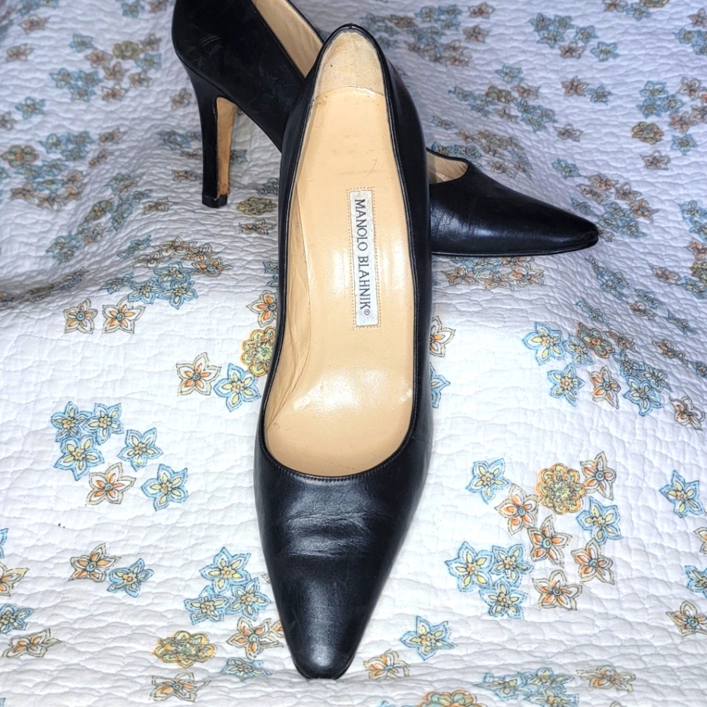 Manolo Blahnik black leather pumps size 38 gentle used